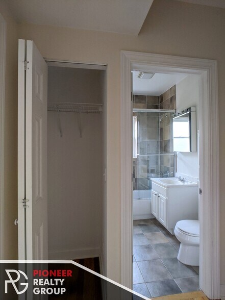 Building Photo - 3240 N Clifton Ave