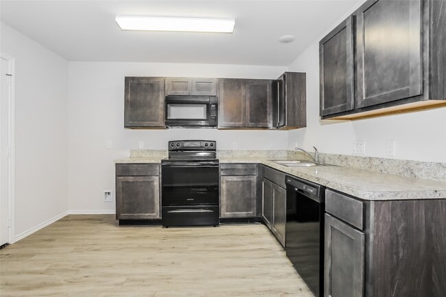 Building Photo - 411 Brushback Dr