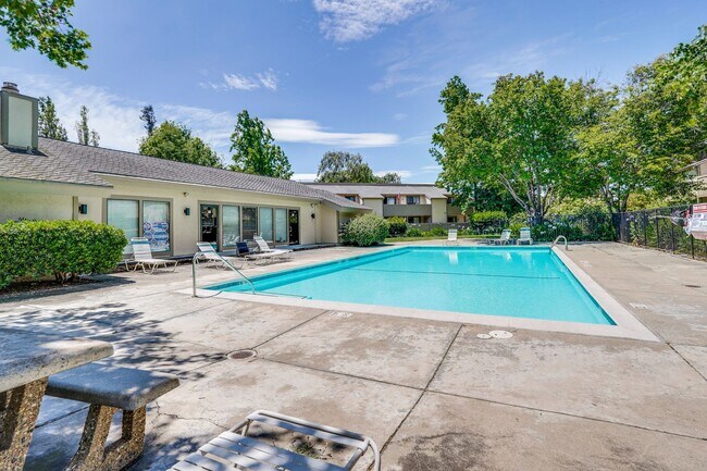 Building Photo - 1st floor corner unit - In Door Laundry- Easy Access to 880 and 237