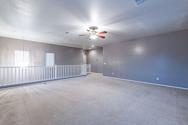 Building Photo - Three Beds & 2.5 Baths - Move Right In!