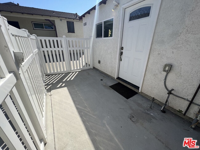 Building Photo - 3901 S Orange Dr
