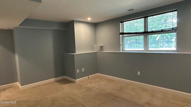 Building Photo - 21 Skylark Dr