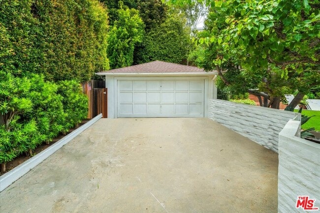 Building Photo - 146 N Gunston Dr