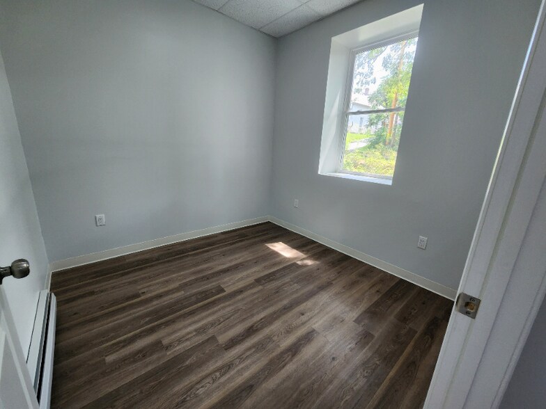 Building Photo - 151 S Main St