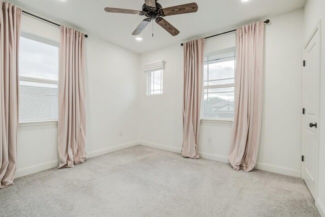 Building Photo - 4808 Globe Mallow Dr