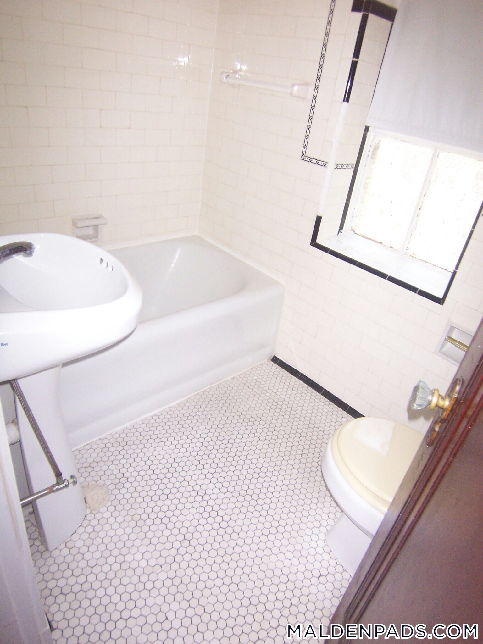 Building Photo - 349 Pleasant St