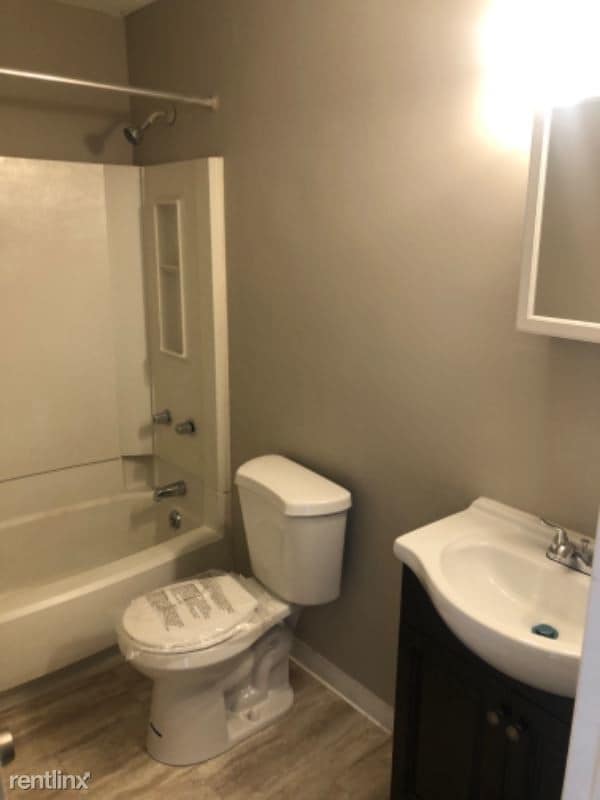 Building Photo - 2 br, 1 bath Apartment - 201-205 W Fourth st