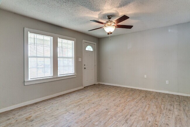 Building Photo - 3 Bedroom House in Heart of Lubbock