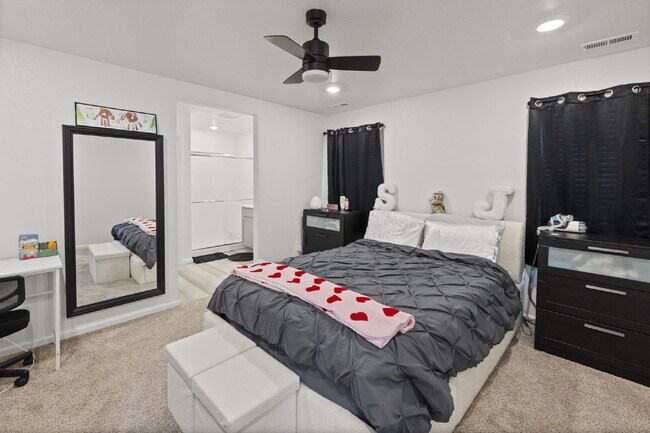 Building Photo - New 2 Story Home built in 2025