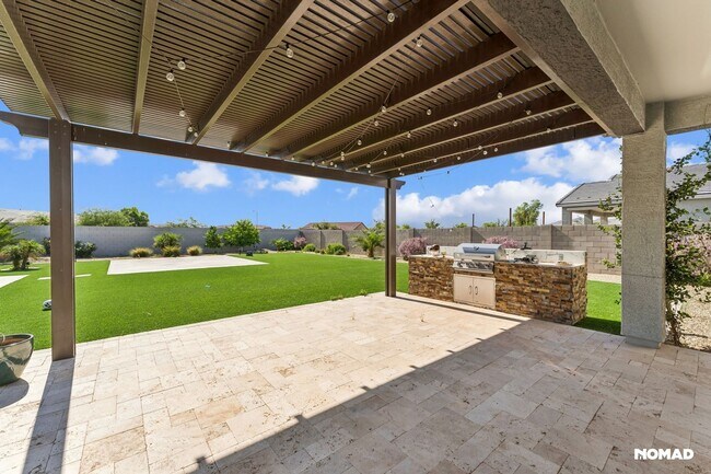 Building Photo - Spacious 5BR House in Casa Grande