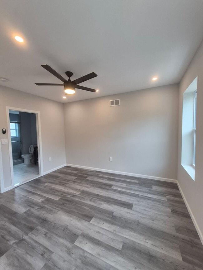 Building Photo - Spacious 3BD/2.5 BA North Philadelphia - Available Now!!!