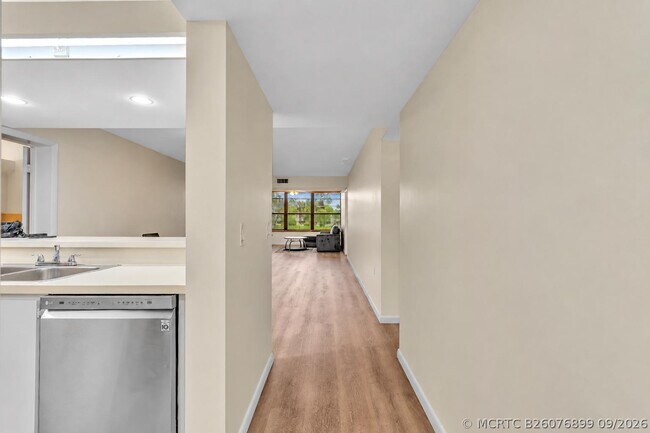 Building Photo - 3650 Whitehall Dr