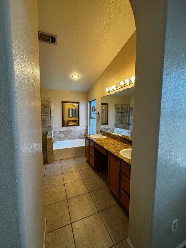 Building Photo - Charming 3 bedroom Green Valley home