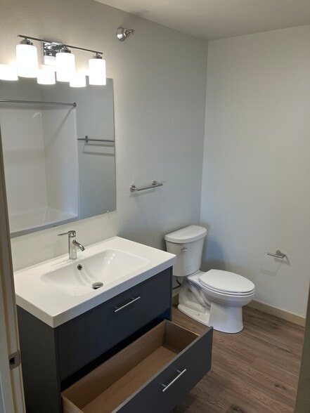 Building Photo - 435 Century Pl