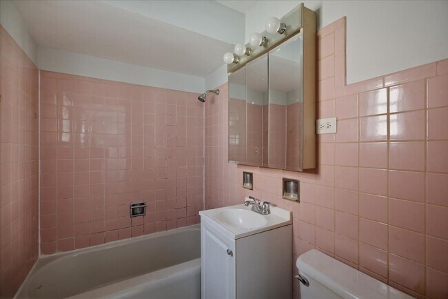 Building Photo - 6250 W 64th Pl