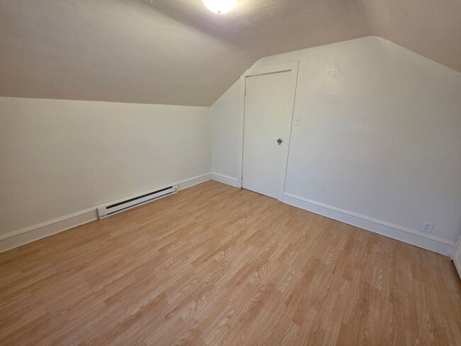 Building Photo - 216 S Mason St