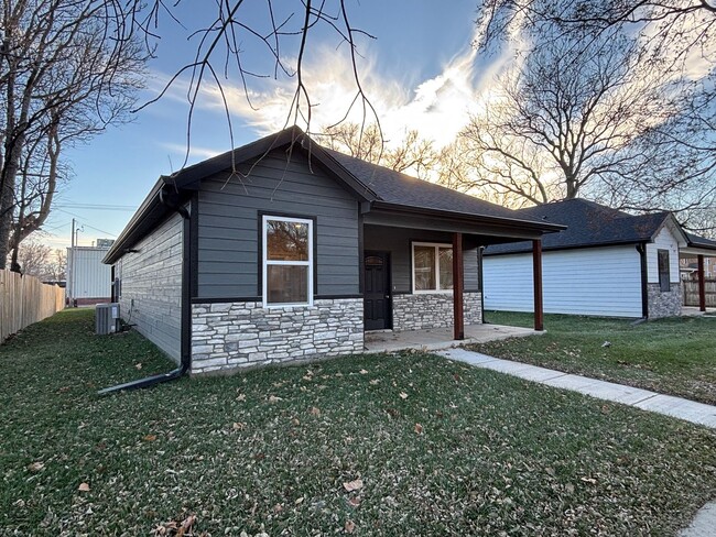 Building Photo - Stunning New Build in Central Manhattan! Available NOW!