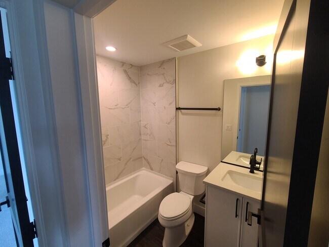 2nd Bath (Upper Level) - 1095 25th St