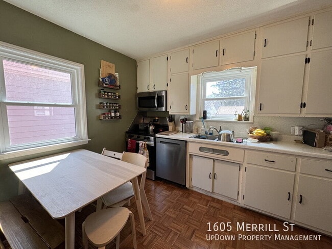 Building Photo - 1605 Merrill St