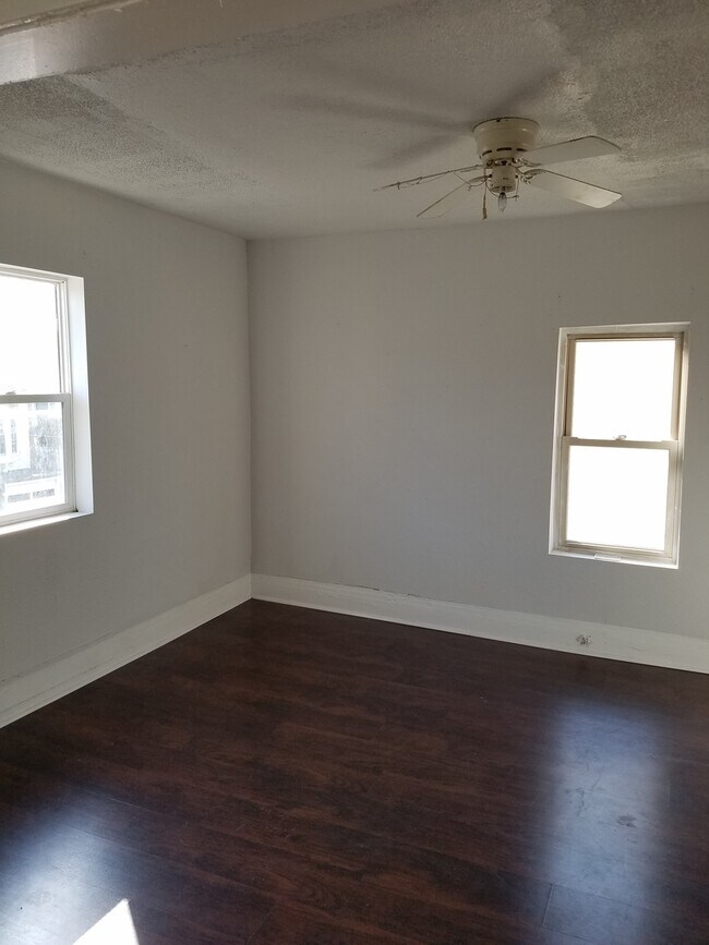Building Photo - 156 Gunckel Ave