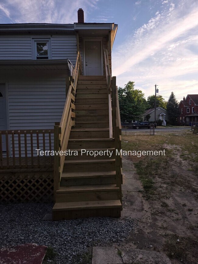 Building Photo - 321-323 South 5th Street