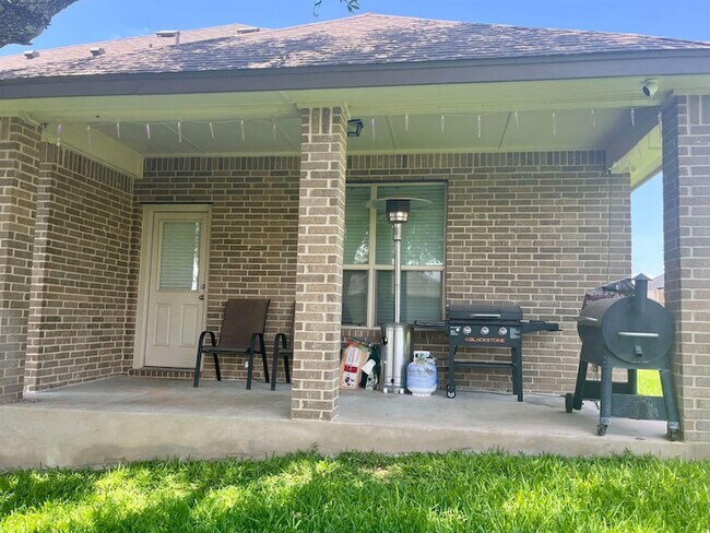 Building Photo - 1333 Spicewood Dr