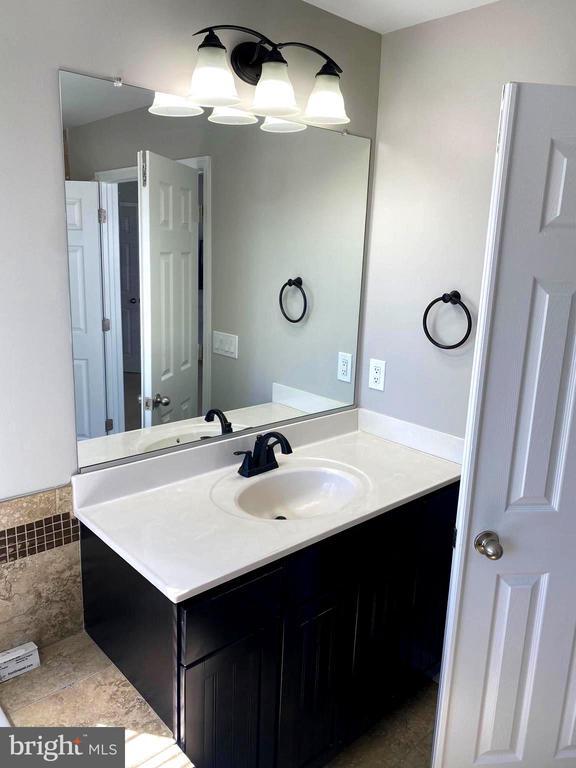 Building Photo - 2716 Lake Forest Dr