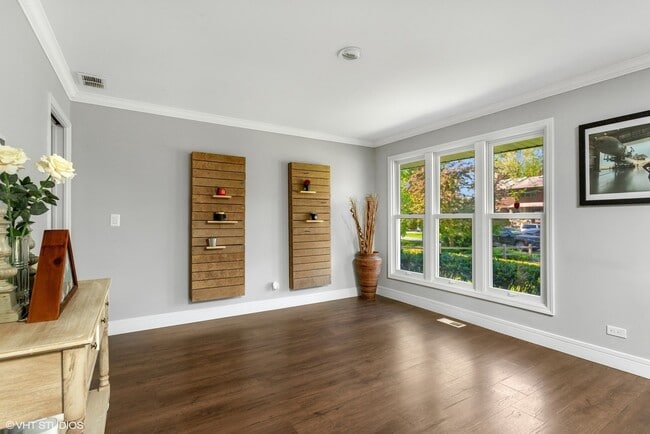 Building Photo - 11051 Elmwood Ct
