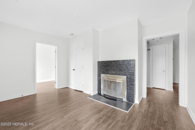 Building Photo - 366 W 67th St