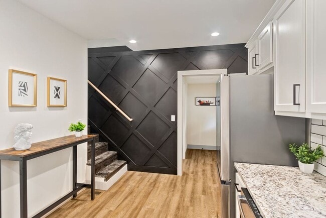 Building Photo - Beautiful renovated home!