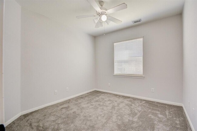 Building Photo - 214 Spring Lakes Haven