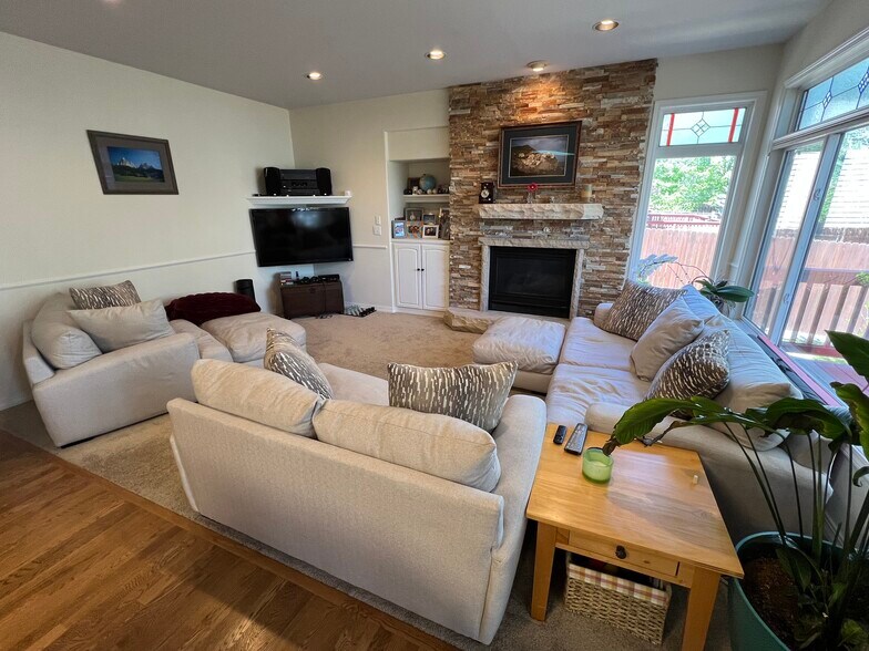 Family Room - 4150 S Hampton Cir