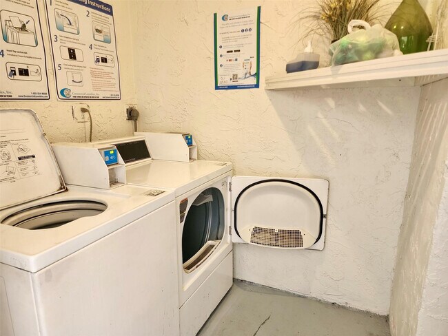 Building Photo - 5090 SW 64th Ave