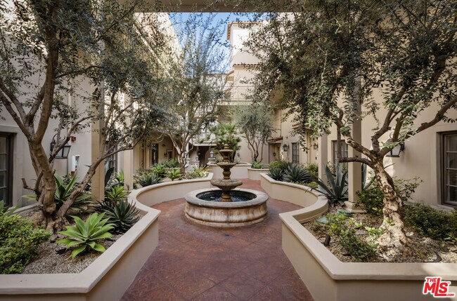 Building Photo - 851 N San Vicente Blvd