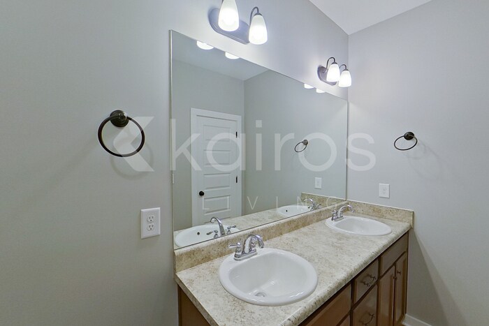 Building Photo - 433 White Oak Cir