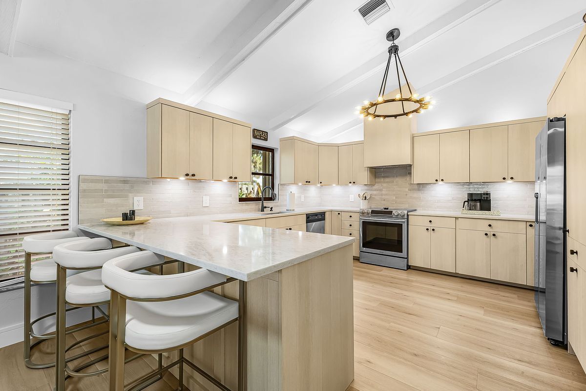 Building Photo - 663 110th Ave N