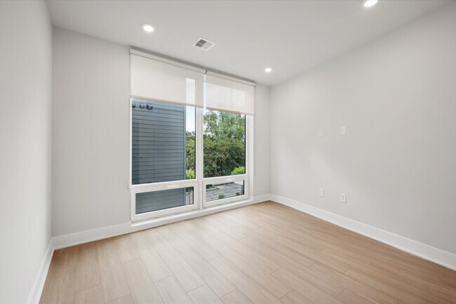 Building Photo - 6910 Ridge Ave