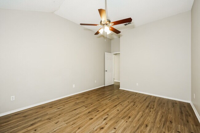 Building Photo - 2213 Whispering Wind St