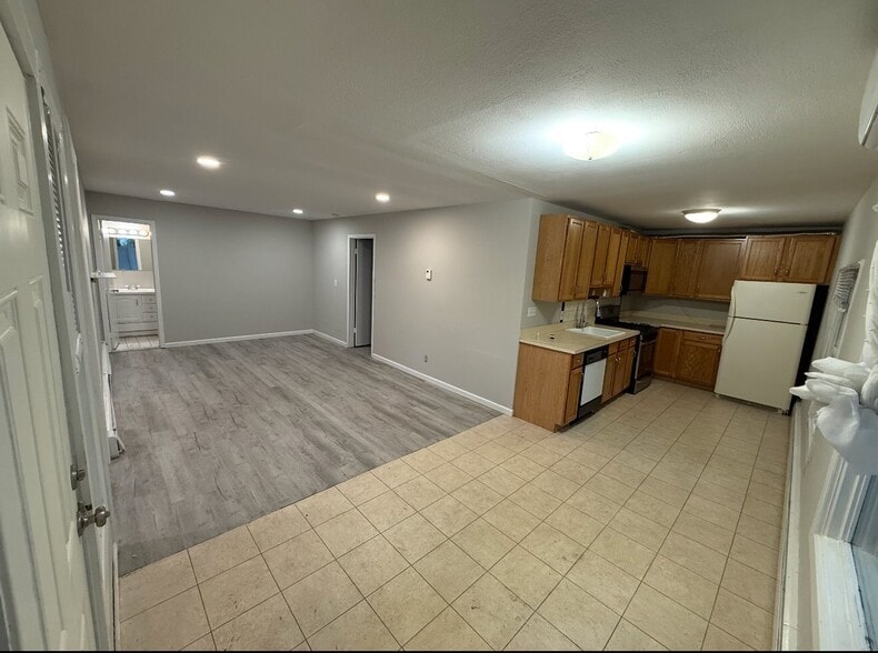 Building Photo - 109 Rhoda Ave