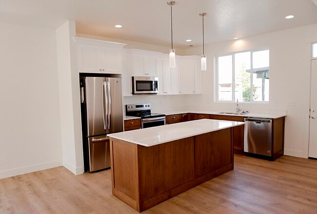 Building Photo - 155 N Main St