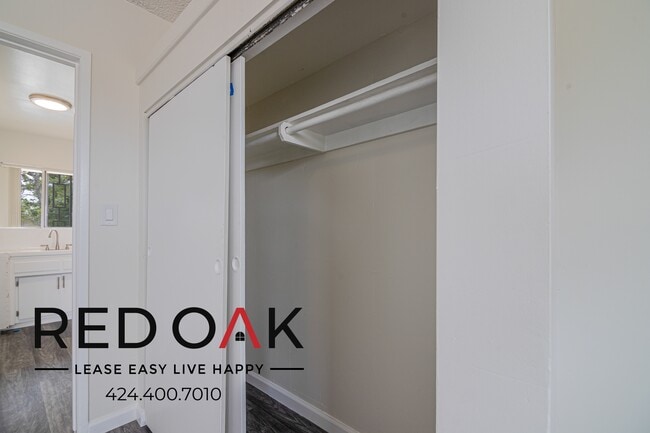 Building Photo - 10920 Ramona Blvd