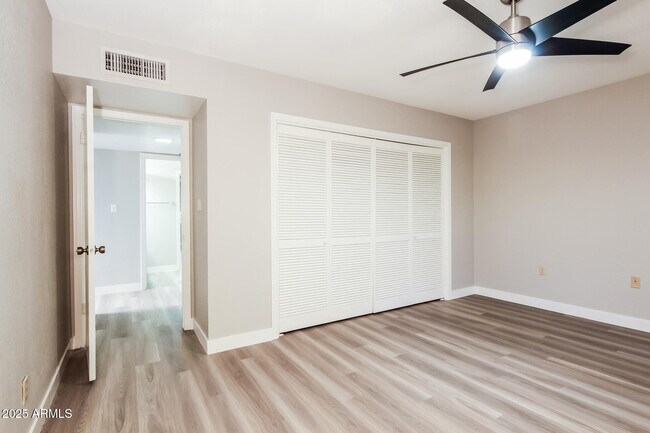 Building Photo - 7653 E Vista Dr