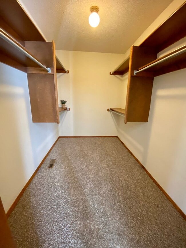 Building Photo - Beautiful Home in NW OKC -Available Now!