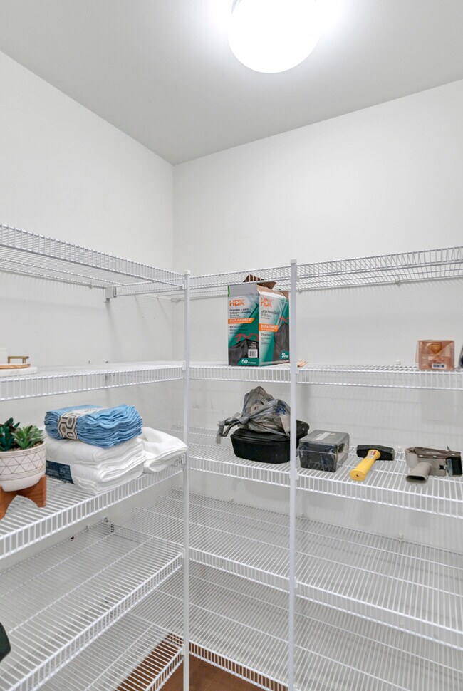 Building Photo - 426 Kingfisher Rd