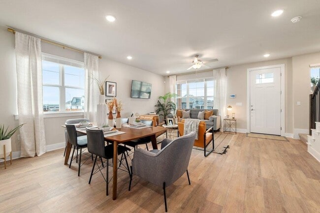 Building Photo - 5804 Rotunda View