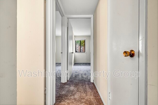 Building Photo - 3904 Stone Gate Dr