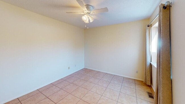 Building Photo - Gardeners dream