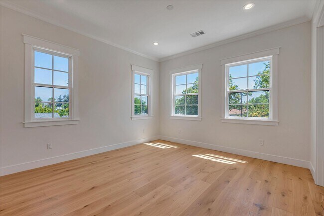 Building Photo - Newer High-Tech Home | Top Schools | Great...