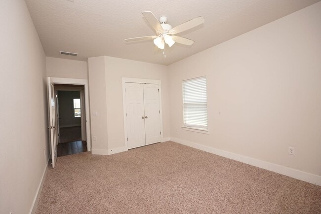 Building Photo - Spacious 5-Bedroom Home in Desirable Crest...