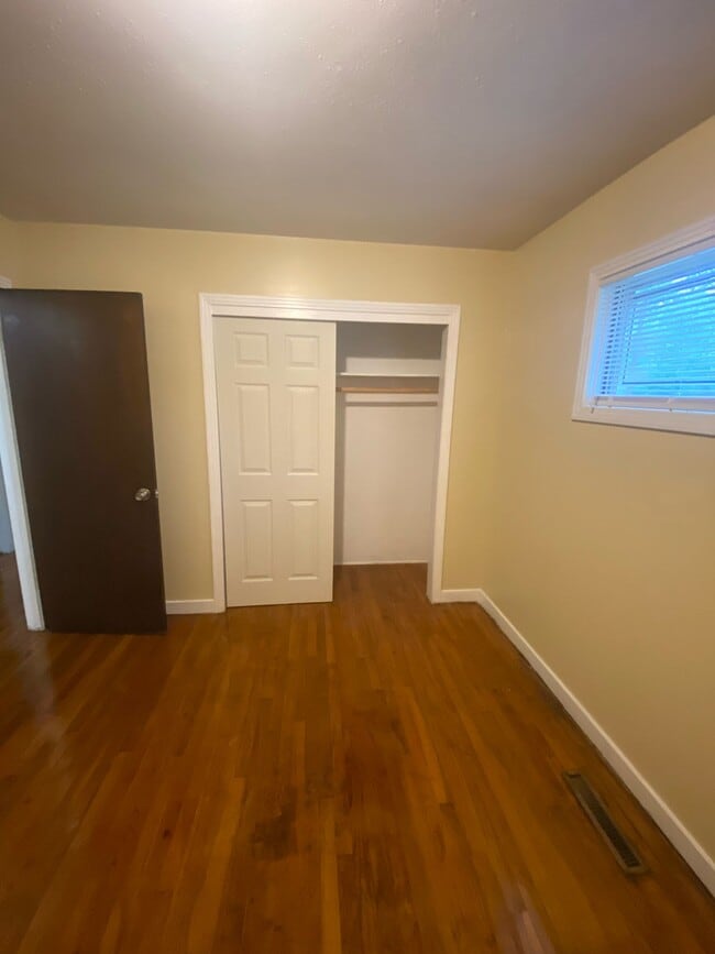 Building Photo - 843 Reaves St